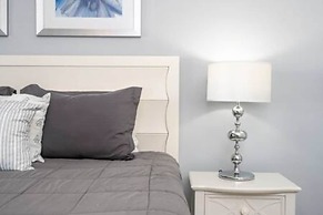 Gorgeous Home With Pool and Lake View