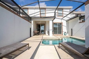 Gorgeous Home With Pool and Lake View