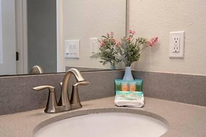 Gorgeous Home With Pool and Lake View