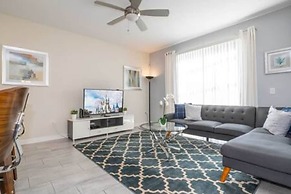 Gorgeous Home With Pool and Lake View