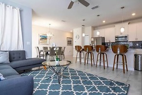 Gorgeous Home With Pool and Lake View