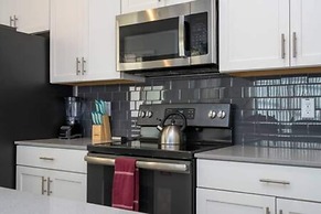 Gorgeous Home With Pool and Lake View