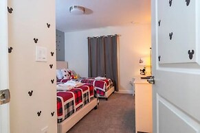 Gorgeous Home With Pool and Lake View