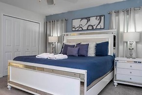 Gorgeous Home With Pool and Lake View