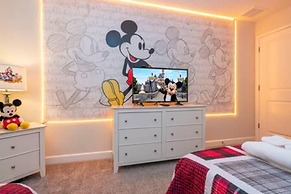 Gorgeous Home With Pool and Lake View