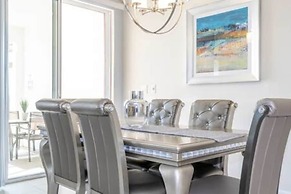 Gorgeous Home With Pool and Lake View