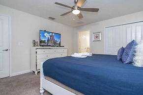 Gorgeous Home With Pool and Lake View