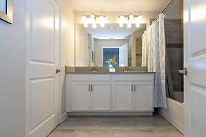 Gorgeous Home With Pool and Lake View