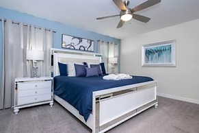 Gorgeous Home With Pool and Lake View