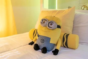 Gorgeous Home With Pool and Lake View