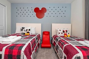 Gorgeous Home With Pool and Lake View