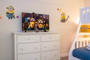 Gorgeous Home With Pool and Lake View