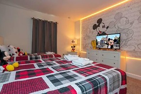 Gorgeous Home With Pool and Lake View