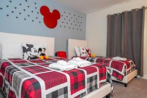 Gorgeous Home With Pool and Lake View