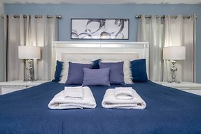 Gorgeous Home With Pool and Lake View