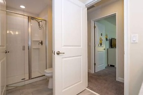 Gorgeous Home With Pool and Lake View