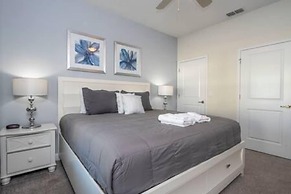 Gorgeous Home With Pool and Lake View