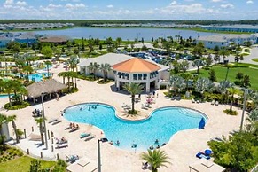 Gorgeous Home With Pool and Lake View