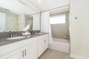 Gorgeous Storey Lake 4BR