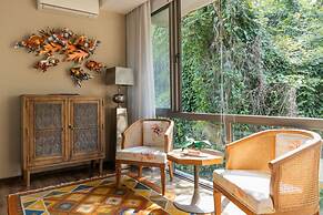 Avior by Hireavilla - 4BR w Infinity Pool in Parra