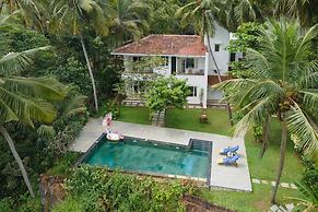 Frangipani by Hireavilla - 4BR w Pool Field View