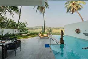 Legacy by Hireavilla- Full Field View Villa w Pool