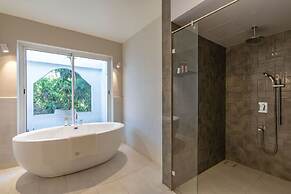 Legacy by Hireavilla- Full Field View Villa w Pool