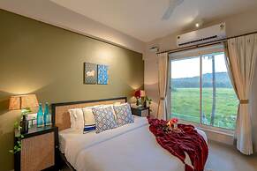 Legacy by Hireavilla- Full Field View Villa w Pool