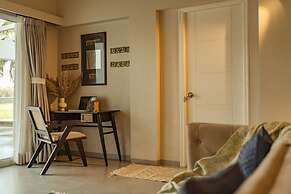 Legacy by Hireavilla- Full Field View Villa w Pool