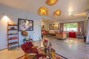 Legacy by Hireavilla- Full Field View Villa w Pool