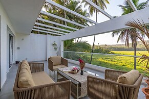 Legacy by Hireavilla- Full Field View Villa w Pool