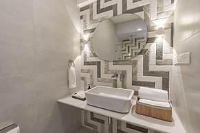 Legacy by Hireavilla- Full Field View Villa w Pool