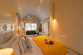 Legacy by Hireavilla- Full Field View Villa w Pool