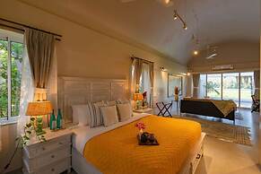 Legacy by Hireavilla- Full Field View Villa w Pool