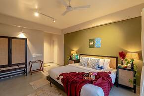 Legacy by Hireavilla- Full Field View Villa w Pool