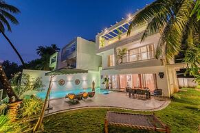 Legacy by Hireavilla- Full Field View Villa w Pool