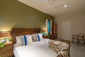 Legacy by Hireavilla- Full Field View Villa w Pool