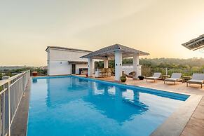 Irene Altezza by Hireavilla -2br w Pool in Pilerne