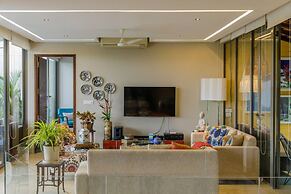 Elara by Hireavilla - 4BR w Infinity Pool Parra