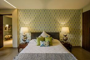 Elara by Hireavilla - 4BR w Infinity Pool Parra