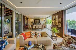 Elara by Hireavilla - 4BR w Infinity Pool Parra