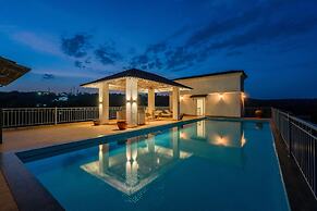 Irene Altezza by Hireavilla - 1BR w Pool Pilerne