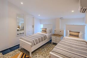 Casa Amour by Hireavilla -5br w Pvt Pool in Siolim