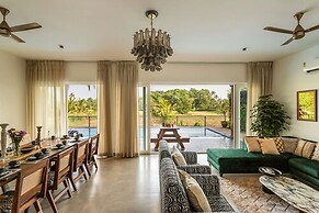 Field View Villa With Pool Perfect for Big Groups