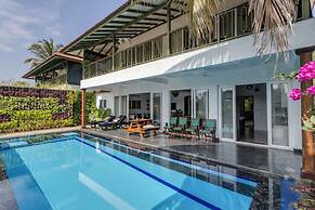 Field View Villa With Pool Perfect for Big Groups