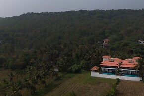 Field View Villa With Pool Perfect for Big Groups
