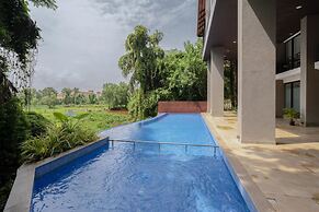 1BR Apt in Candolim With Pool 5 Mins From Beach