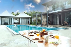 Quarterdeck by Hireavilla - Luxury Estate in Awas