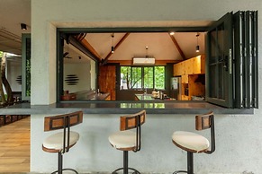 Quarterdeck by Hireavilla - Luxury Estate in Awas