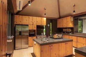 Quarterdeck by Hireavilla - Luxury Estate in Awas